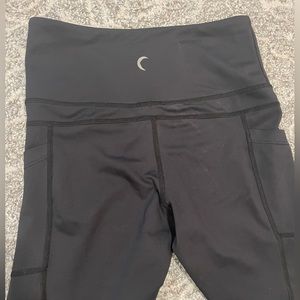 Zyia cropped black high rise light and tight leggings size 2